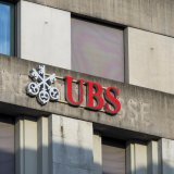 Un tiers des comptes des clients en Suisse de Credit Suisse a désormais été rapatrié sous l'étendard UBS et le groupe entend finaliser le processus d'ici fin mars 2026. (archive) KEYSTONE/MARTIAL TREZZINI